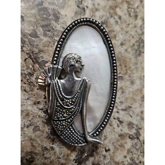 VINTAGE STERLING SILVER MOTHER PEARL MARCASITE ART NOUVEAU WOMAN W/ FAN BROOCH - Picture 4 of 5
